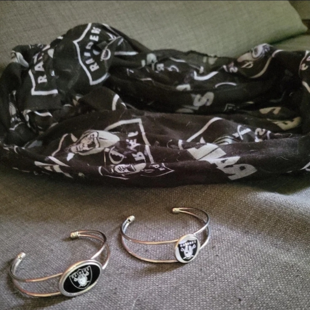 Raiders Infinity Scarf and Bracelet Set